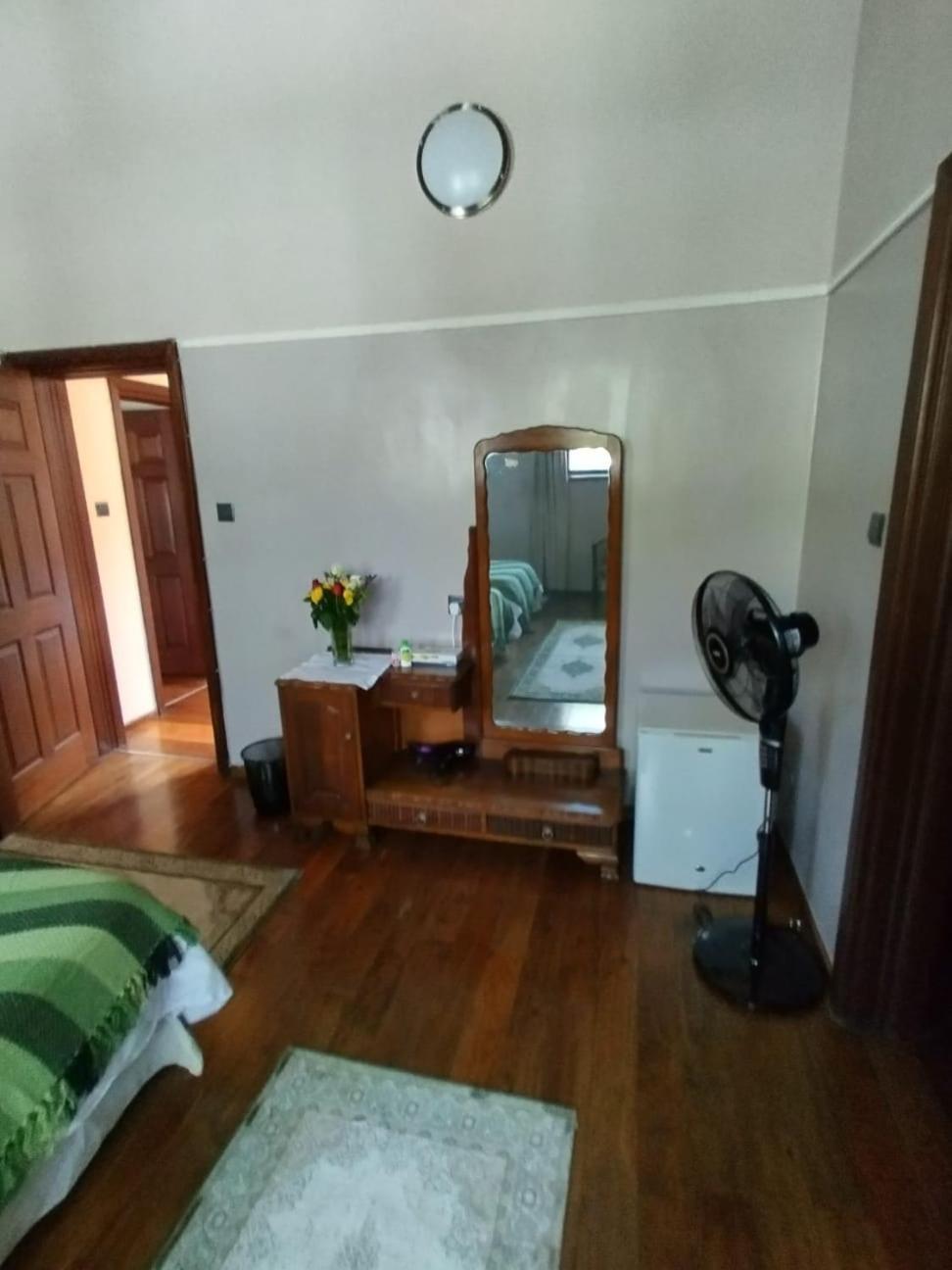 Florances Rest House Nairobi Buitenkant foto